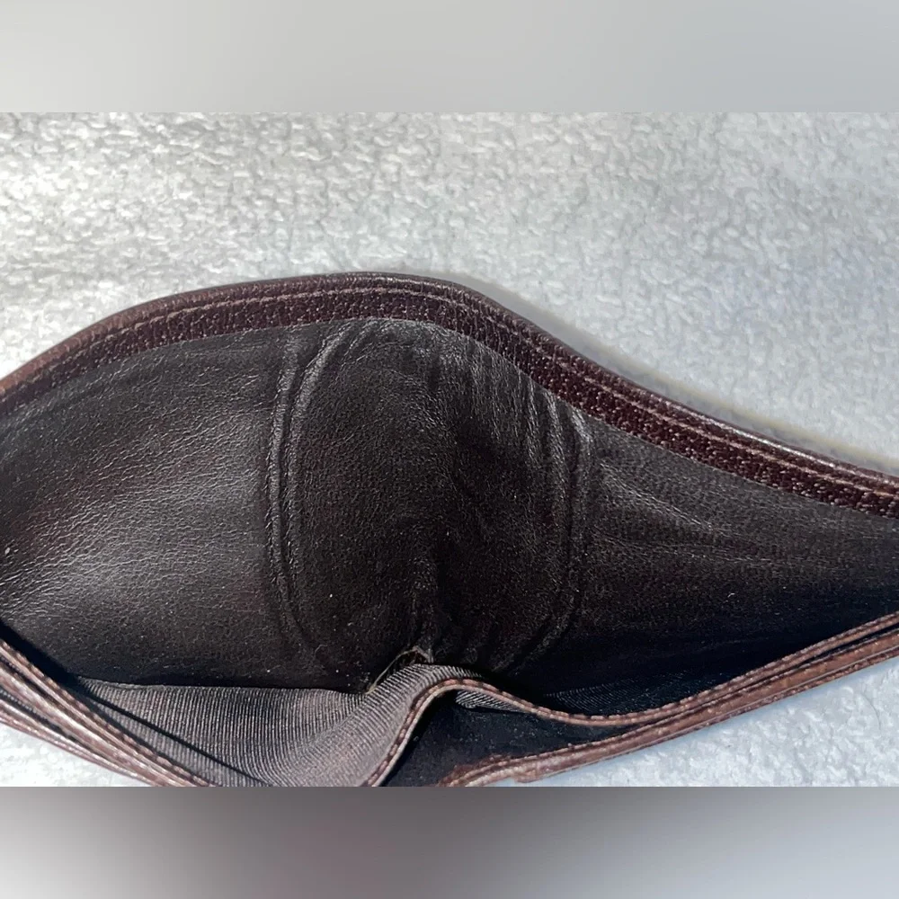 Gucci Canvas Monogram Bifold Wallet - Picture 10 of 12